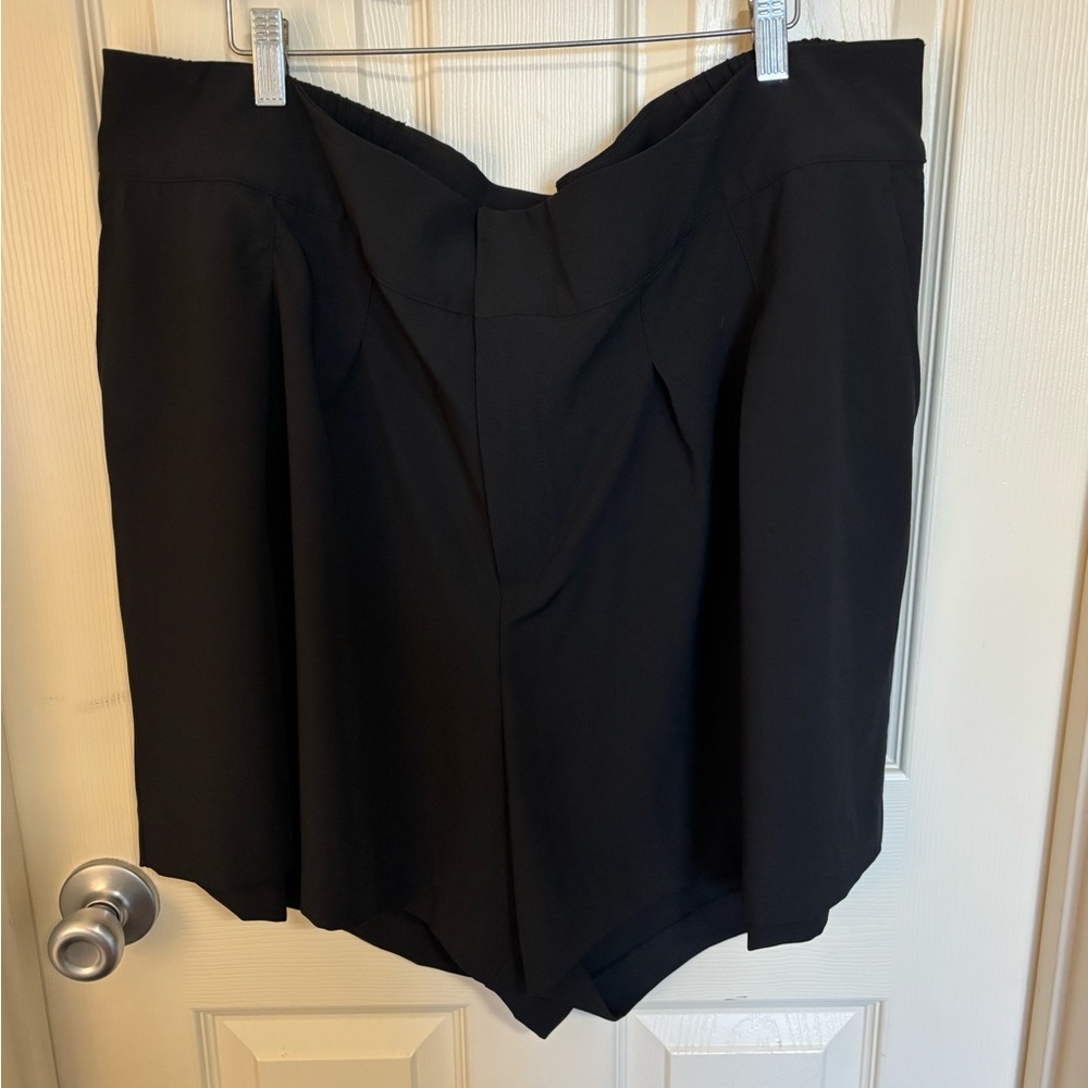 Torrid Wide‑Leg Studio Crepe Shorts – Black – Size 24 – EUC - Picture 2 of 4